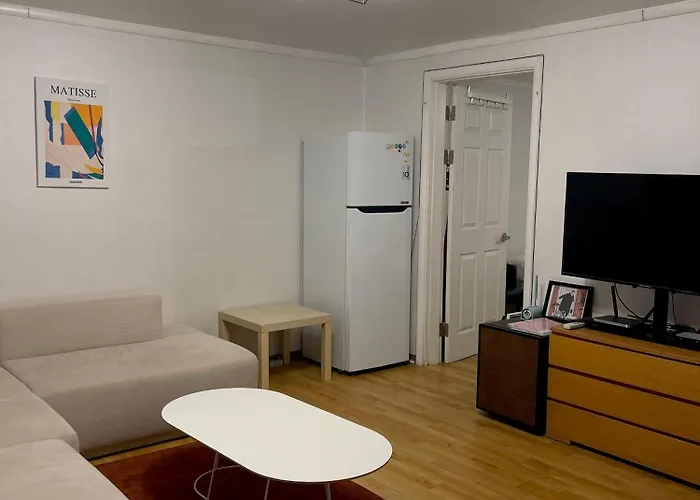 Welive Cozy And Comfortable Behind Hongdae Street
